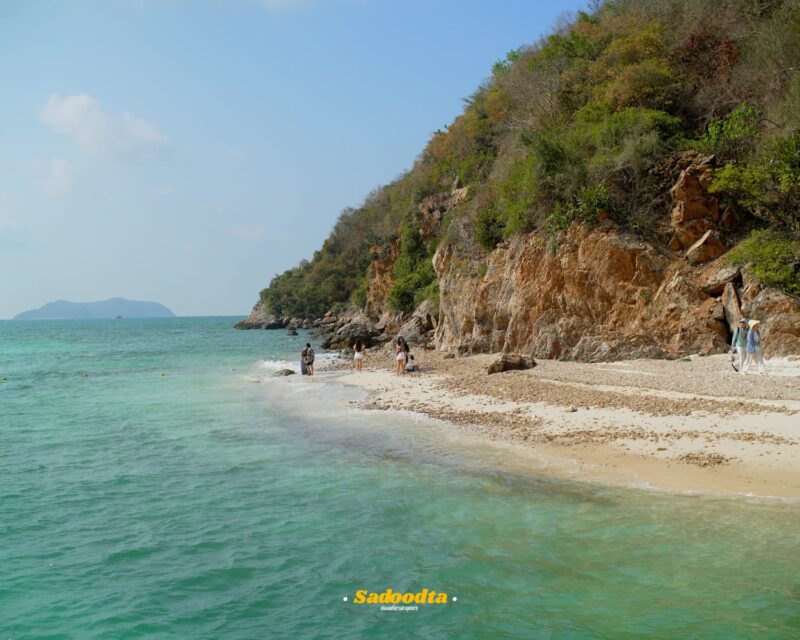 เกาะขาม สัตหีบ 2026: น้ำใสเหมือนมัลดีฟส์ ใกล้กรุงเทพฯ แค่นี้เอง! 4 BOY00139