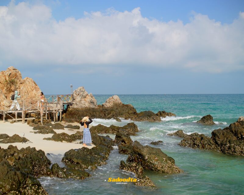 เกาะขาม สัตหีบ 2026: น้ำใสเหมือนมัลดีฟส์ ใกล้กรุงเทพฯ แค่นี้เอง! 5 BOY00152