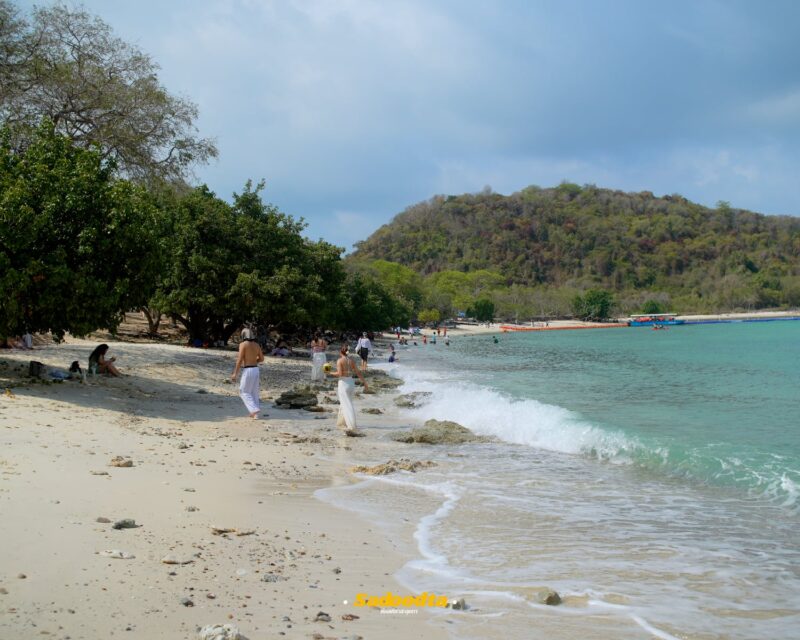 เกาะขาม สัตหีบ 2026: น้ำใสเหมือนมัลดีฟส์ ใกล้กรุงเทพฯ แค่นี้เอง! 8 BOY00220