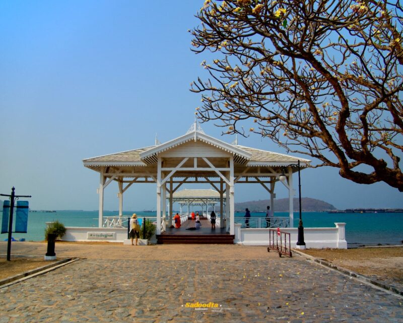 สะพานอัษฎางค์ แลนด์มาร์กสีขาวแห่งรัก บนเกาะสีชัง 1 BOY04875