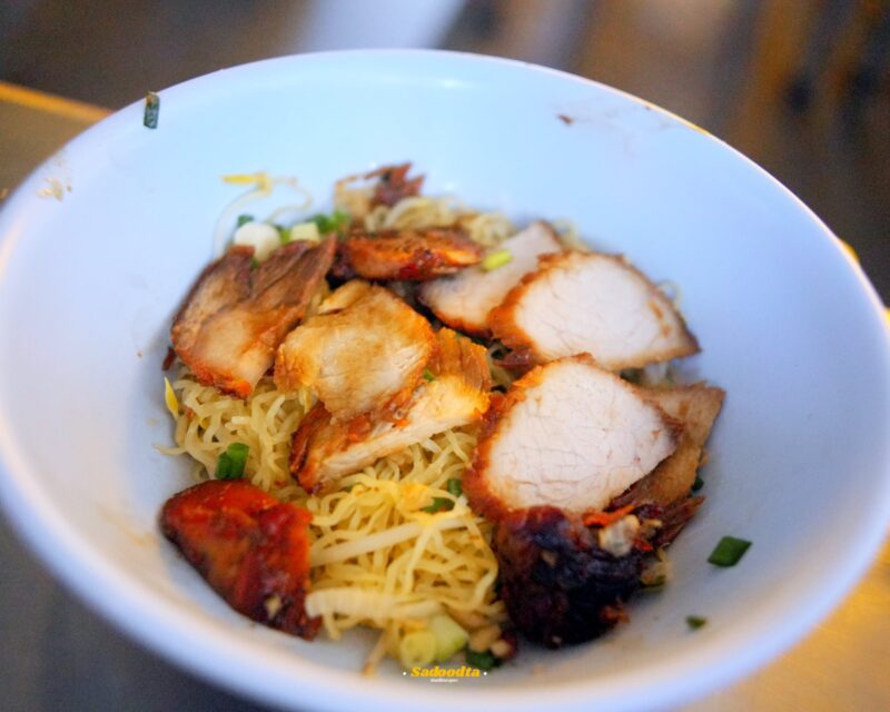 ก๋วยเตี๋ยวรู ตลาดน้อย ตำนานความอร่อยในซอกตึกที่สายกินต้องปักหมุด! 3 Noodle roo Talat Noi 004